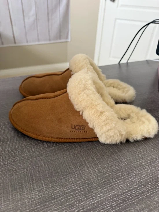 UGG Women's Scuffette II Shearling Slipper in Chestnut Size 9 - Picture 3 of 8